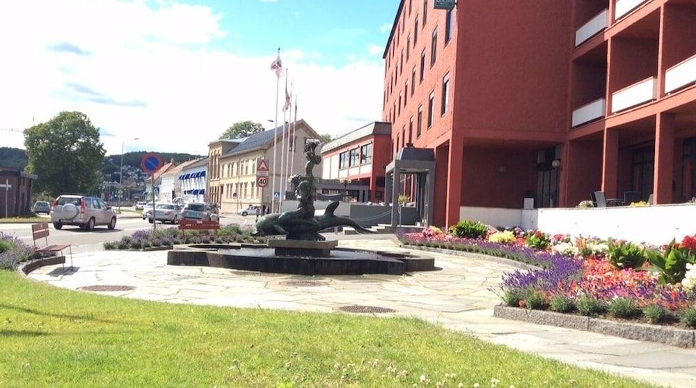 Quality Hotel Grand Larvik Exterior photo